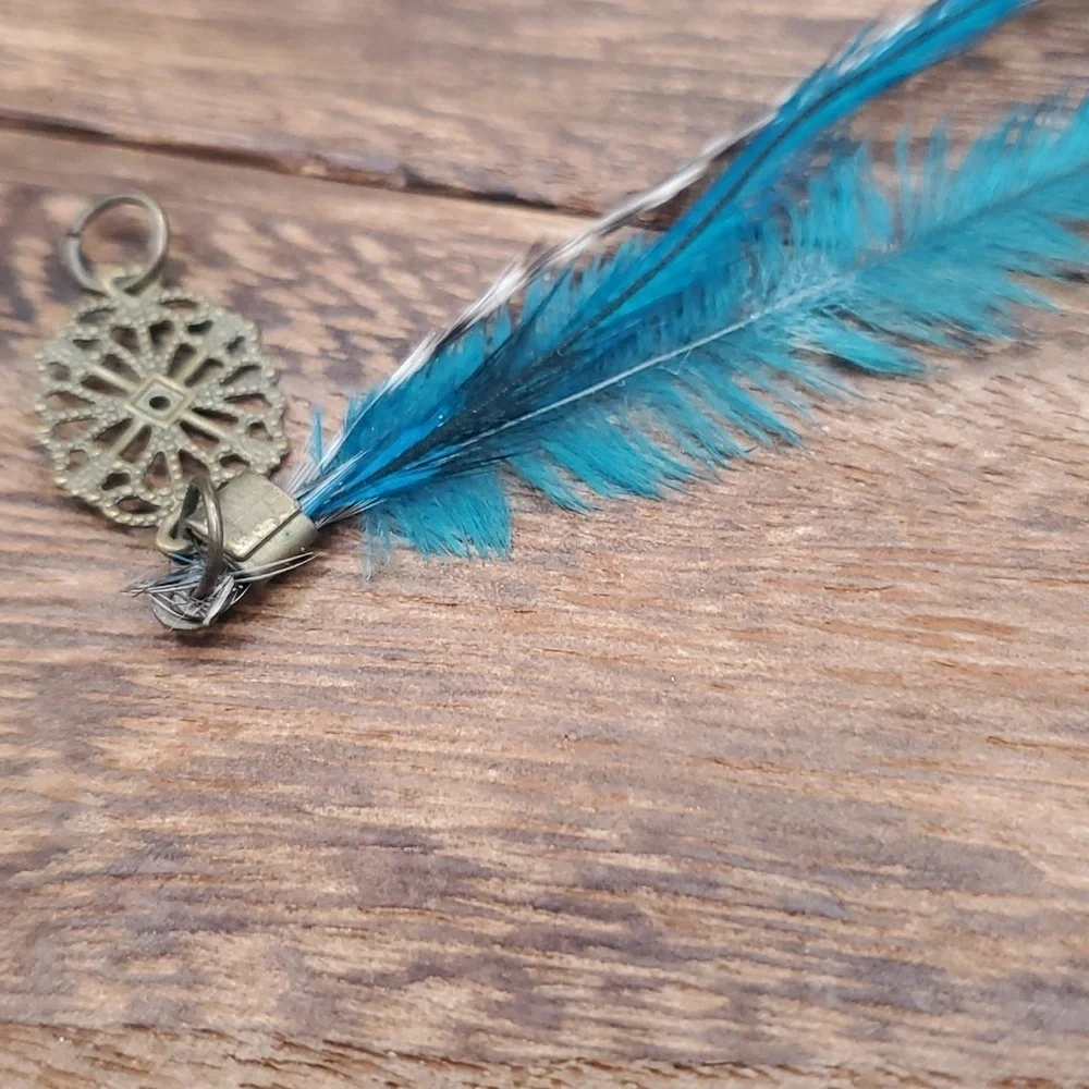 Victorian blue feather‎ pendant